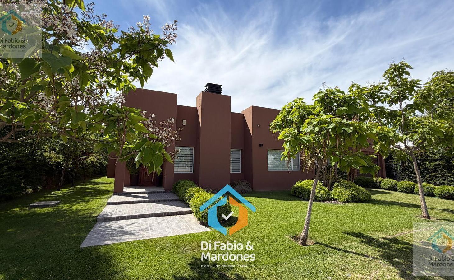 Foto de Casa en Venta Barrio El Viejo Roble, imagen 1