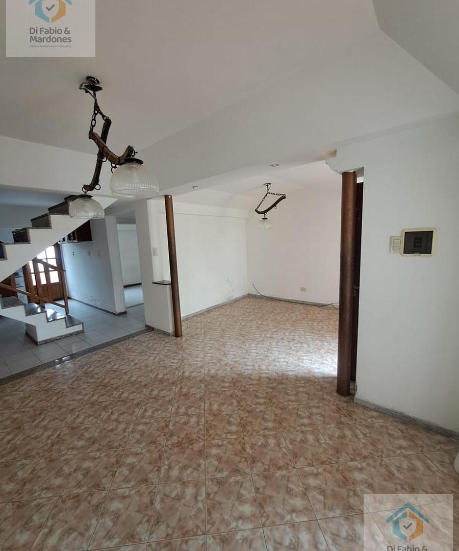 Foto de VENTA Duplex y terreno Barrio Belgrano, imagen 4