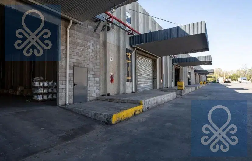 DEPÓSITO EN ALQUILER DE 400 M2 EN PREDIO CERRADO 3