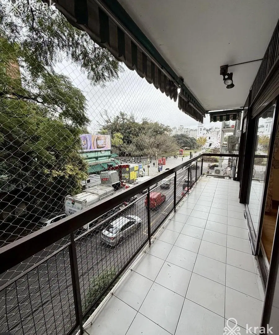 Departamento de categoria en el barrio de Recoleta al frente, buena vista, dependencia de servicio 5