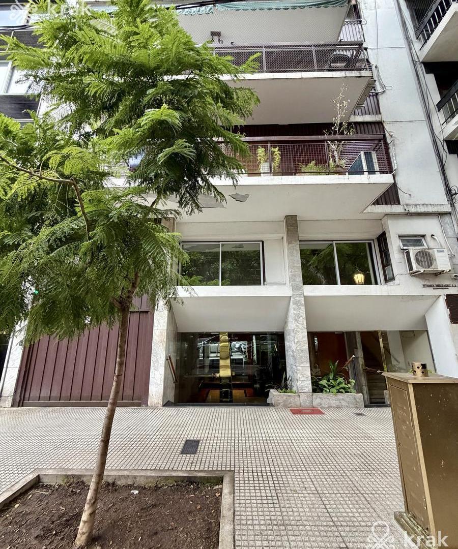 Departamento de categoria en el barrio de Recoleta al frente, buena vista, dependencia de servicio