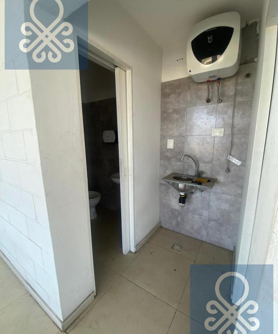 Nave industrial de 6.000 m2 en Polo Industrial Ezeiza