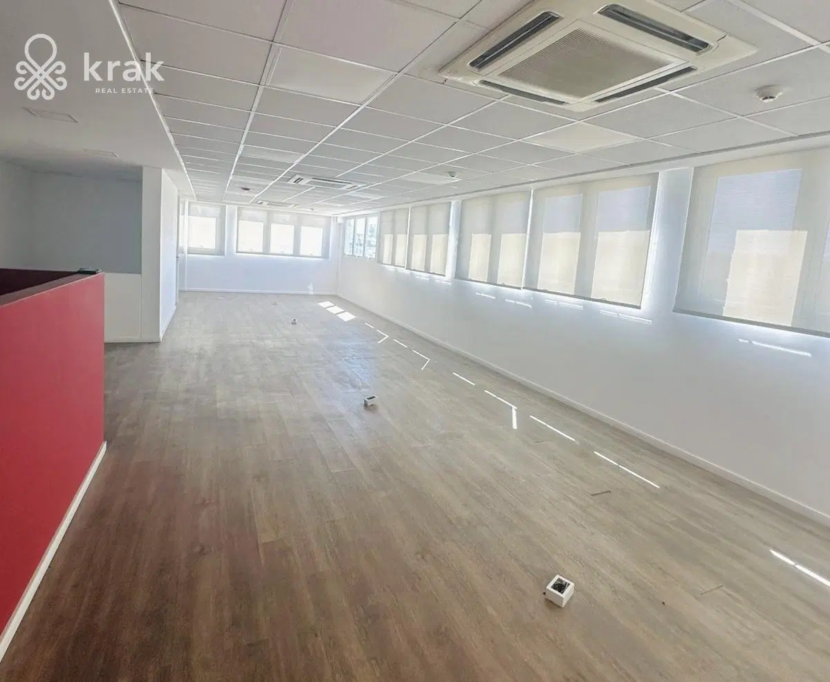 Excelente nave industrial en alquiler con oficinas en parque industrial Ezeiza 8