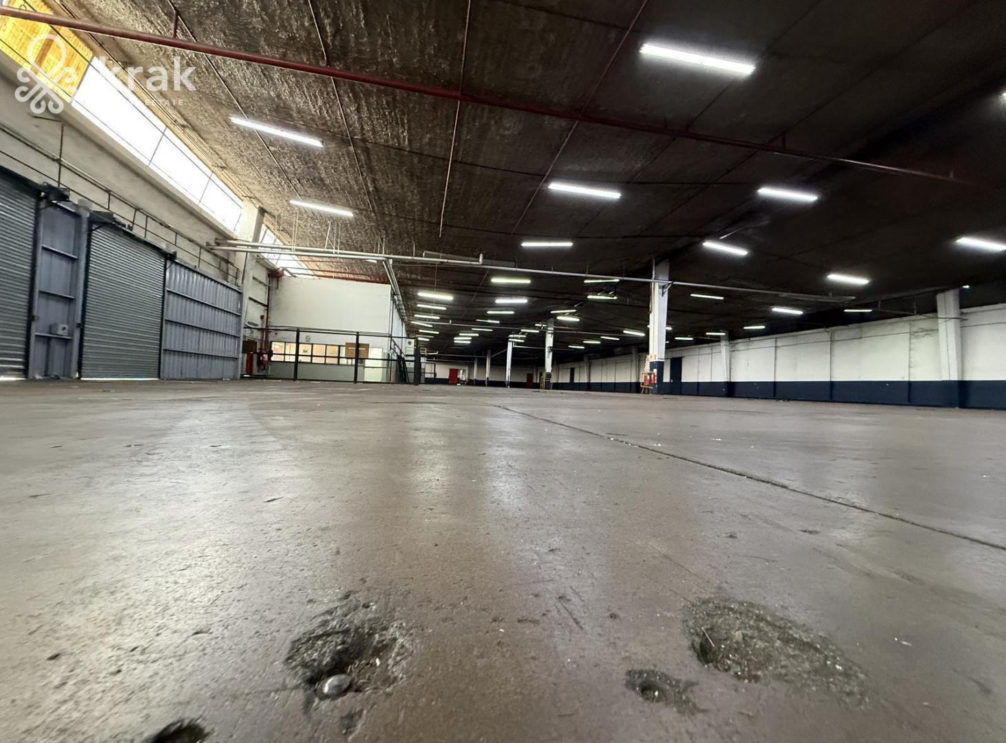 Foto de Nave Industrial deposito 7.675m2 en Hurlingham en centro logistico, imagen 2