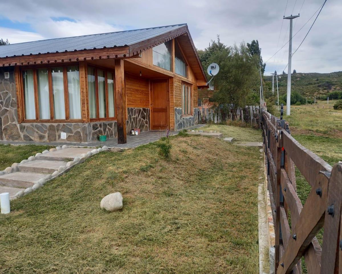 Foto de Se vende casa y terreno amplio en Cholila - Chubut, imagen 3