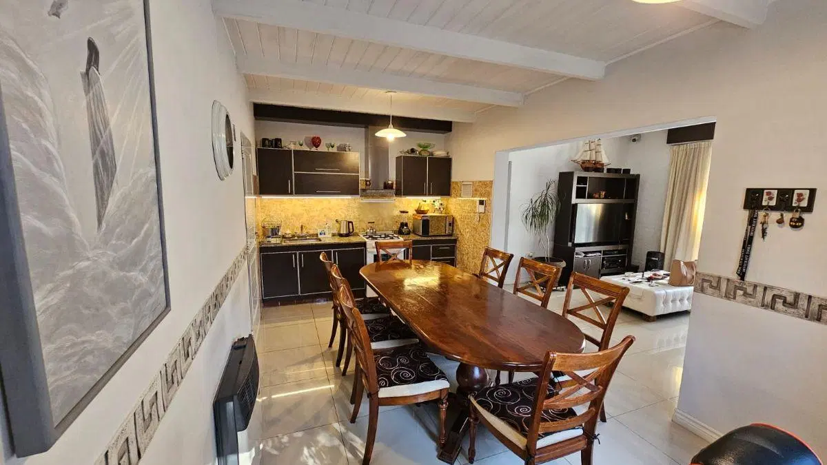 Casa con 300 m² de terreno y 2 dormitorios en venta en Escobar 4