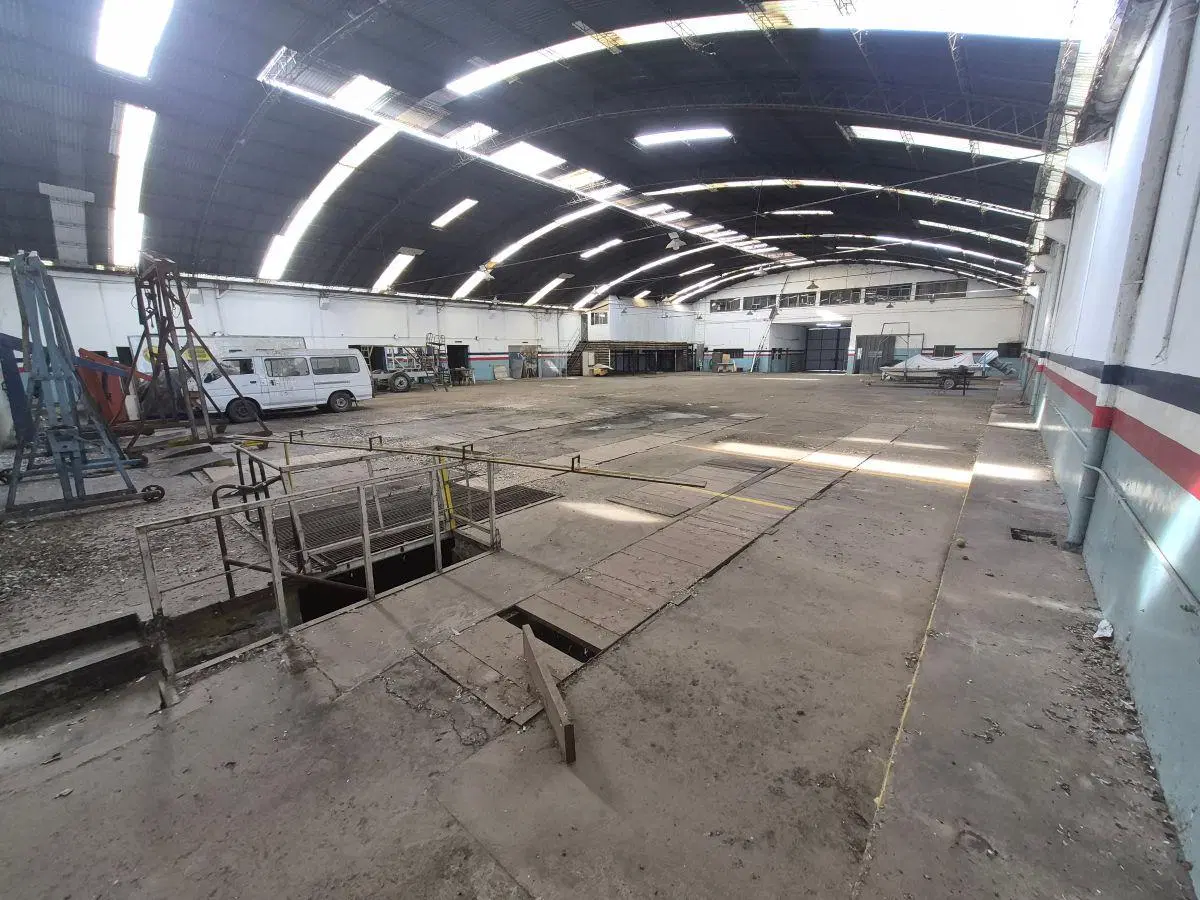 Bodega-Galpón de 1250 m2 en alquiler en San Vicente 2