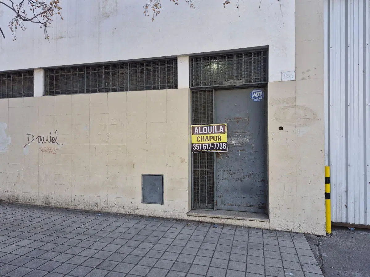 Bodega-Galpón de 1250 m2 en alquiler en San Vicente 3