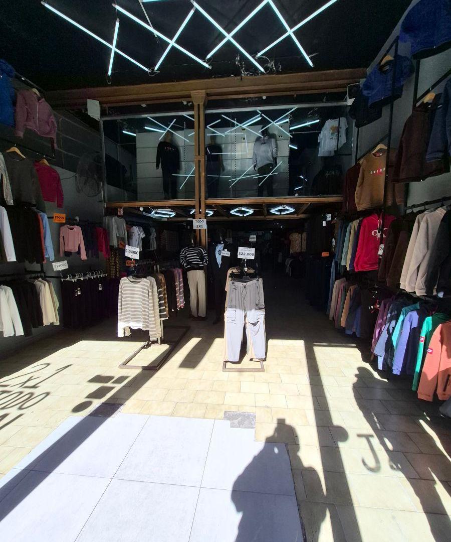 Foto de Local de 262 m² en alquiler en Centro, imagen 1