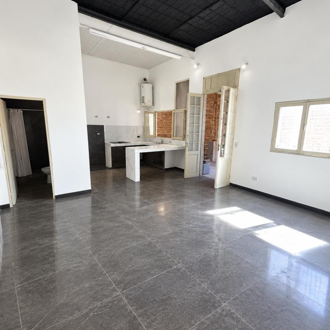 Foto de Departamento de 70 m² con 2 dormitorios en alquiler en Centro, imagen 1
