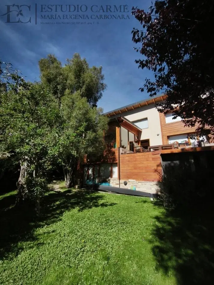 Casa 6 ambientes - con vista al lago amplio jardin con riego quincho deck  venta en Bariloche 5