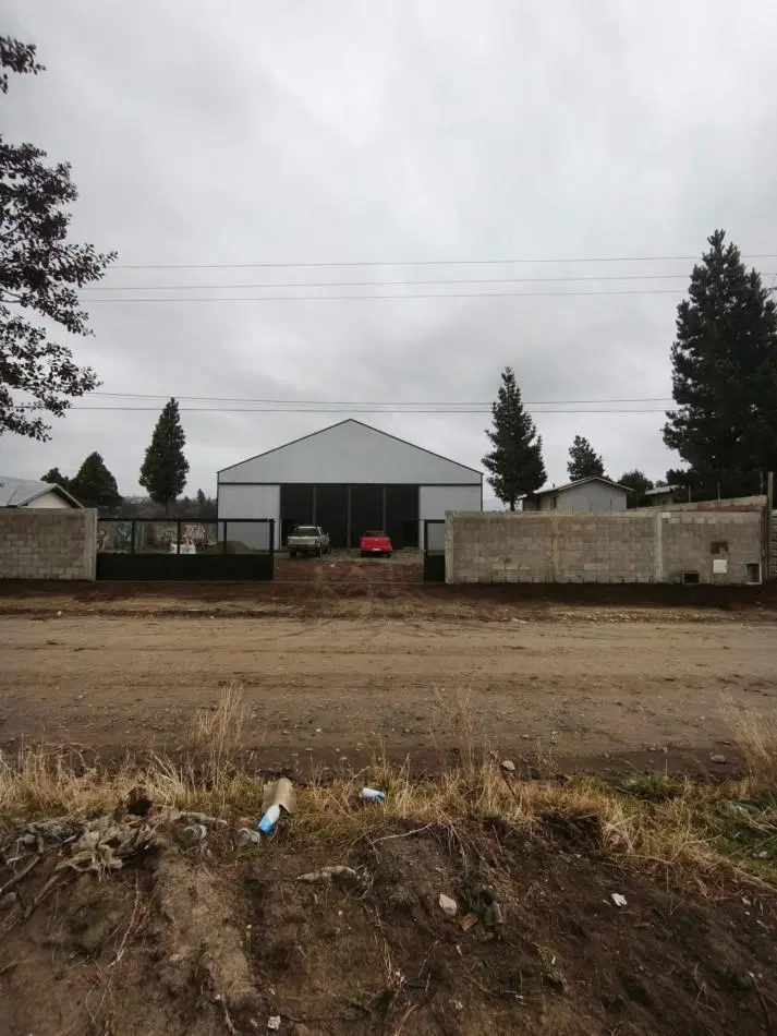 Galpon en venta deposito ideal logistica con dos oficinas y dos baños kitchenettes 18 x 22 m en lot 2