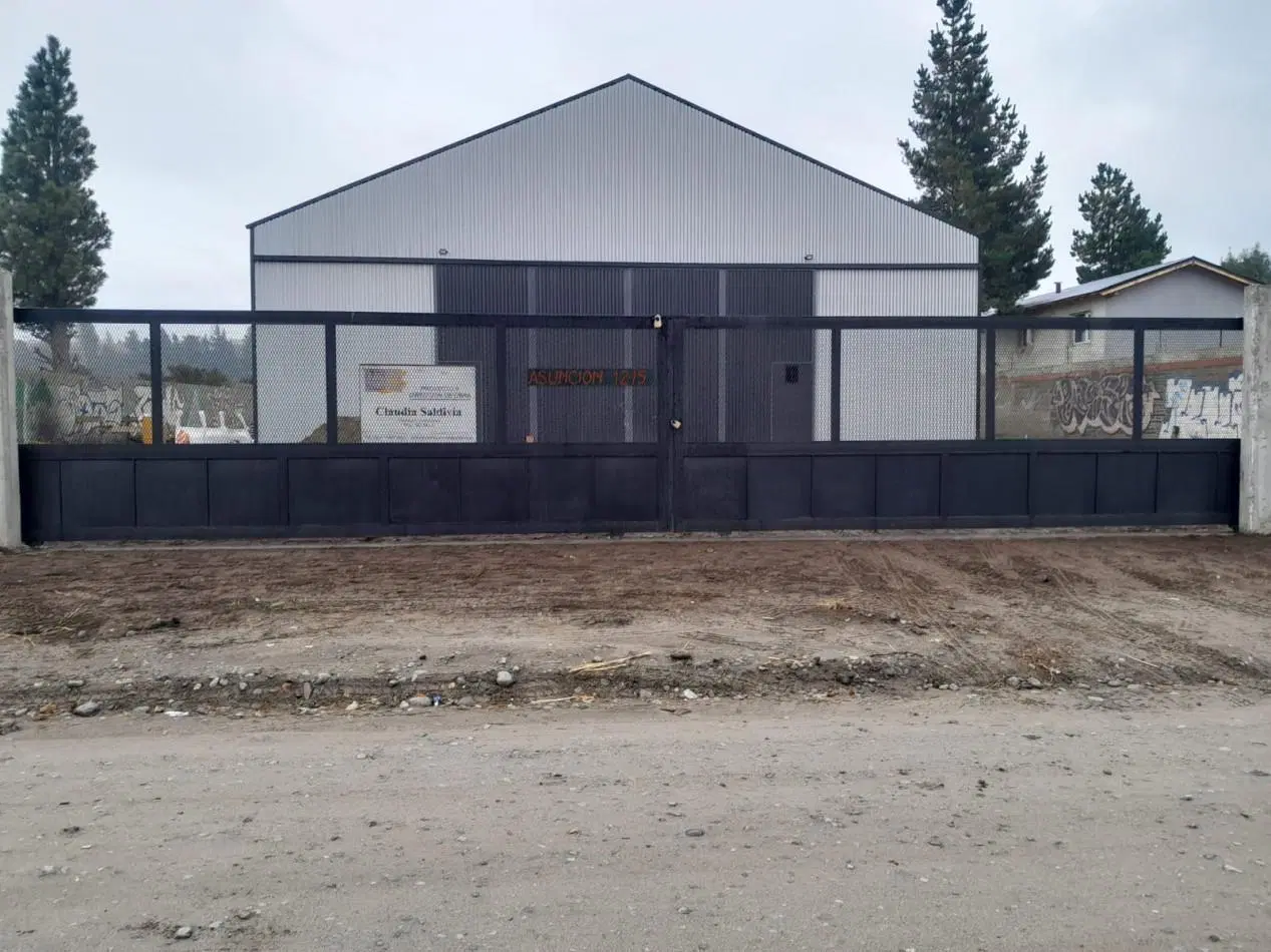 Galpon en venta deposito ideal logistica con dos oficinas y dos baños kitchenettes 18 x 22 m en lot 4