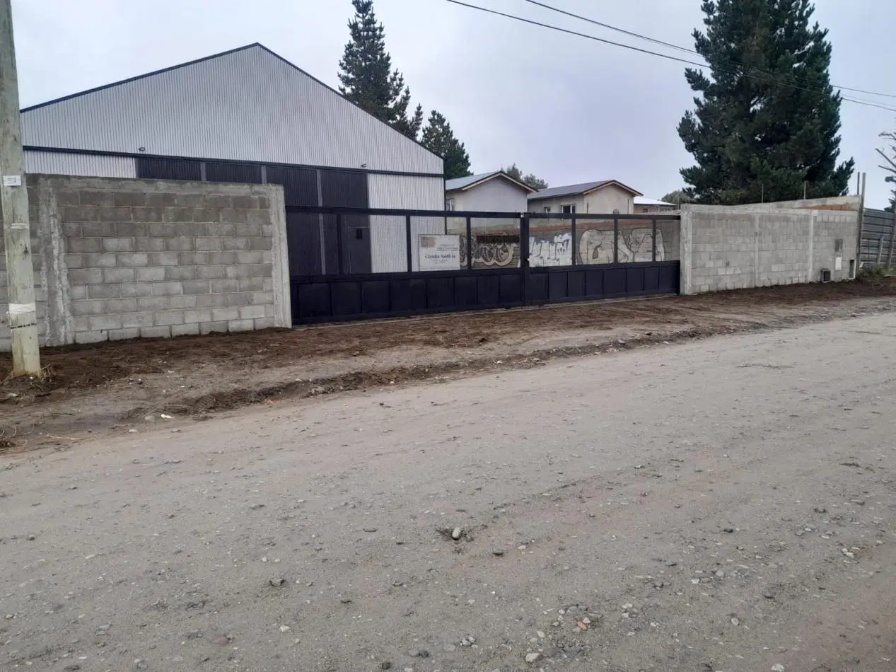 Galpon en venta deposito ideal logistica con dos oficinas y dos baños kitchenettes 18 x 22 m en lot 5