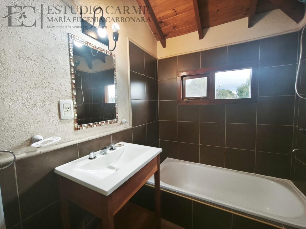 Ph en venta en Pinar de Festa Bariloche con jardin propio y estacionamiento tipo casa duplex entre B
