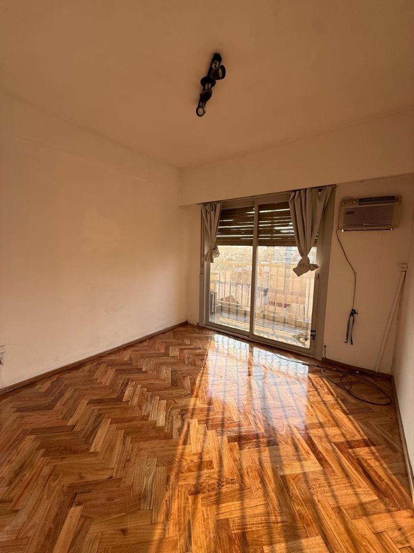 Foto de VENTA CON RENTA depto de 3 amb c espacio guarda coche., imagen 2