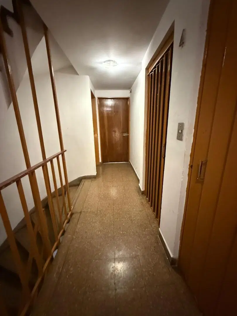 VENTA CON RENTA depto de 3 amb c espacio guarda coche. 4