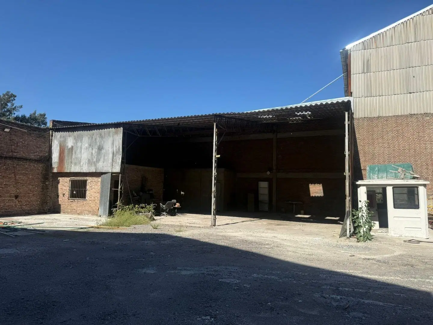 ALQUILER TERRENO EN LANUS OESTE ...2500 mts 5