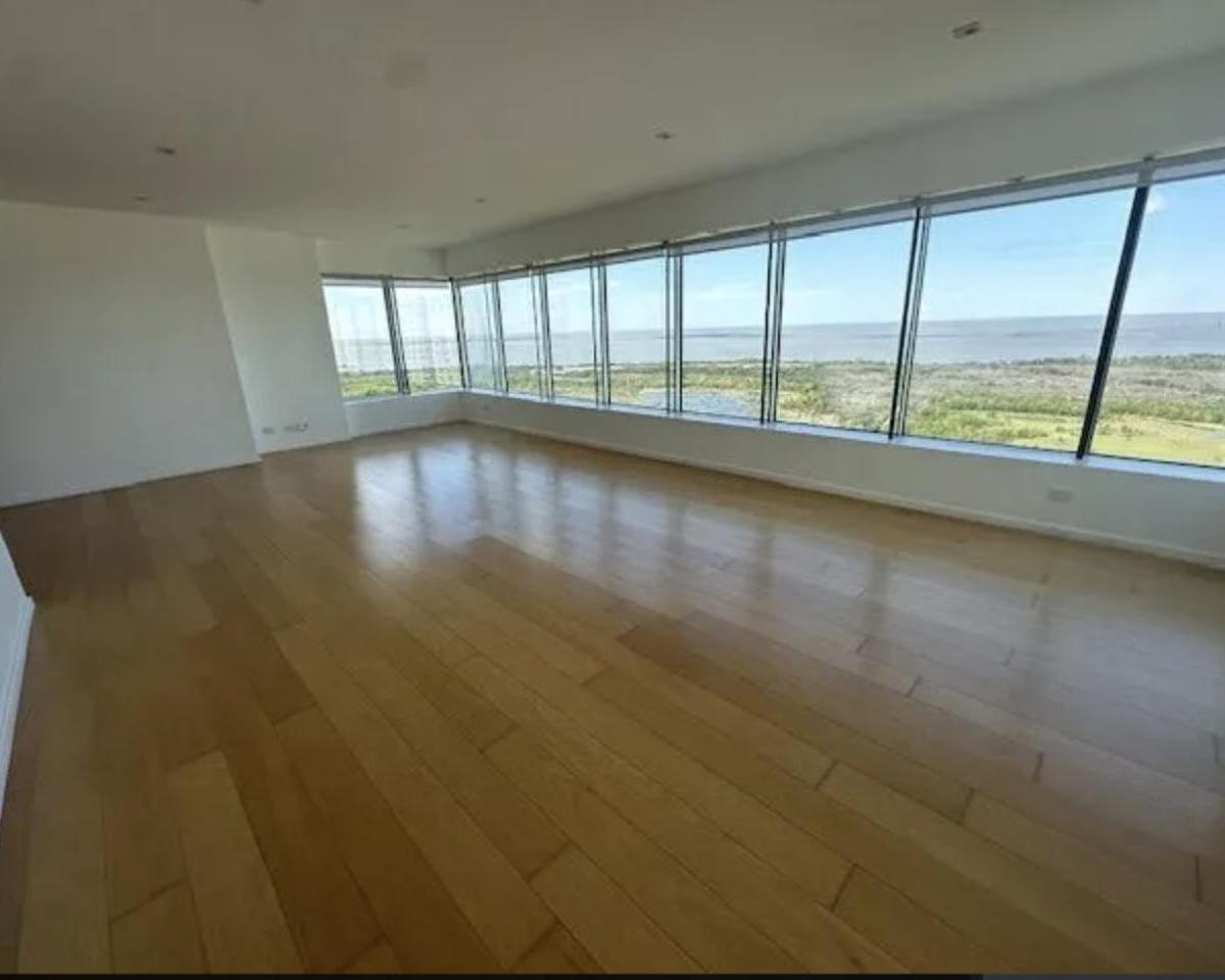 Torres Renoir, Puerto Madero, 4 Ambientes, Piso Muy Alto. 2 Cocheras. 4