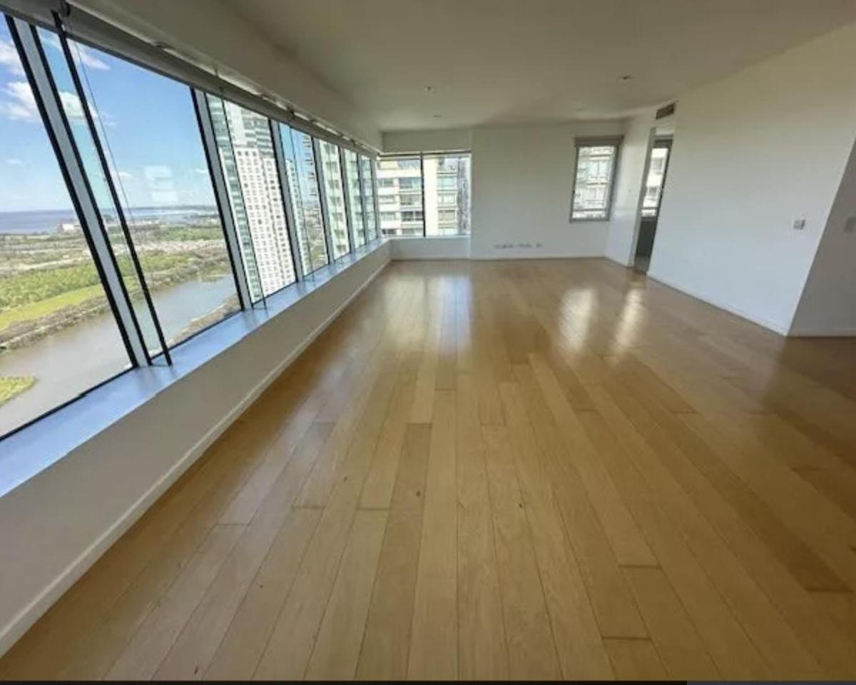Torres Renoir, Puerto Madero, 4 Ambientes, Piso Muy Alto. 2 Cocheras. 4