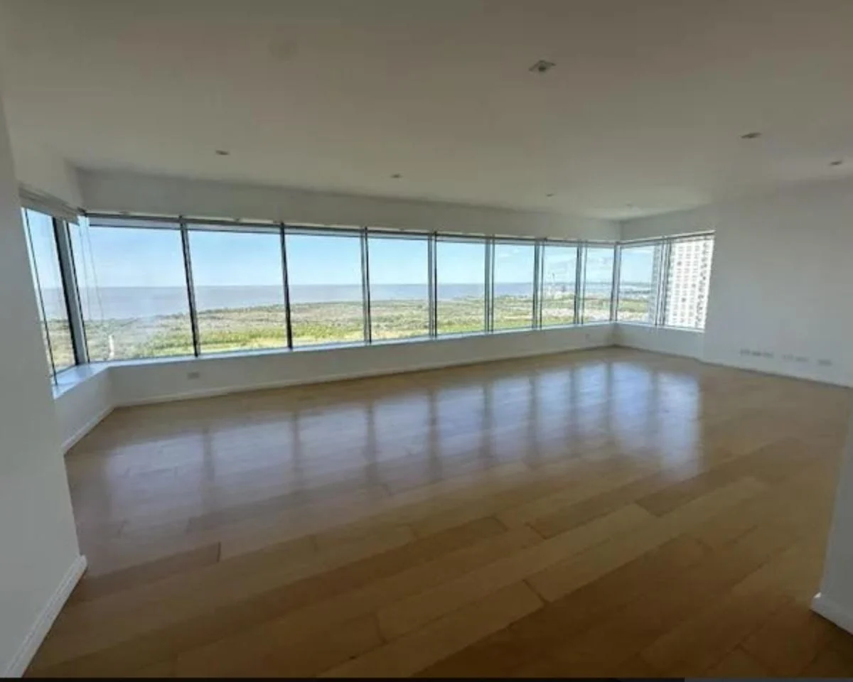 Torres Renoir, Puerto Madero, 4 Ambientes, Piso Muy Alto. 2 Cocheras. 2