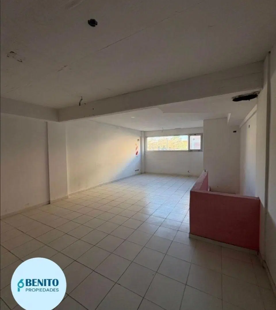 Local comercial en alquiler en Muñiz. 1