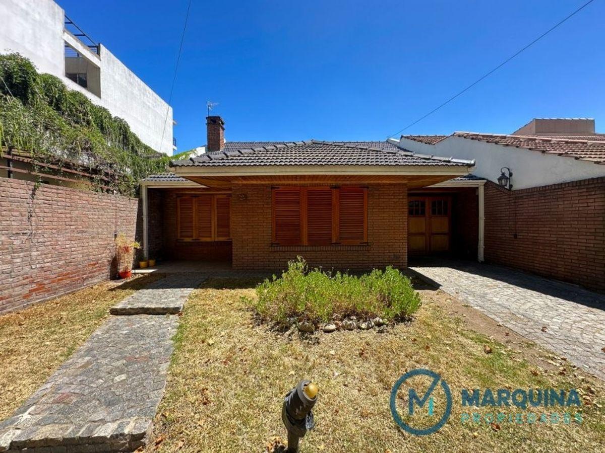 Casa en venta en Monte Grande. Apto Credito