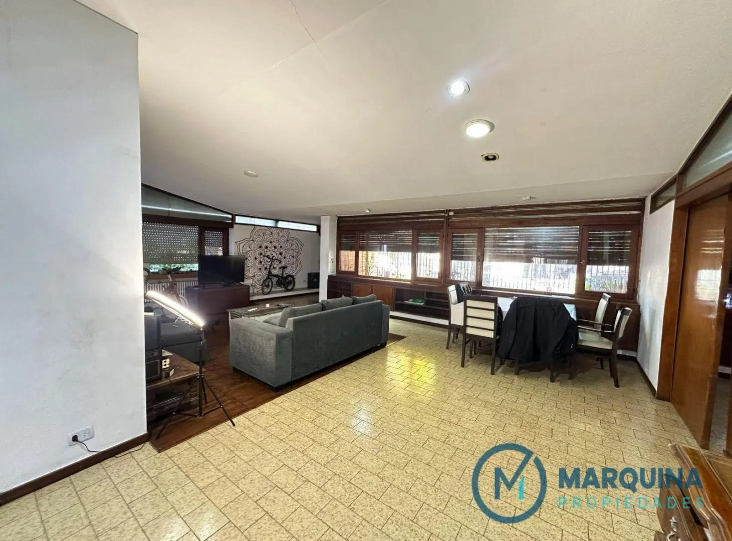 Casa en Venta con Amplio Lote Luis Guillon 1