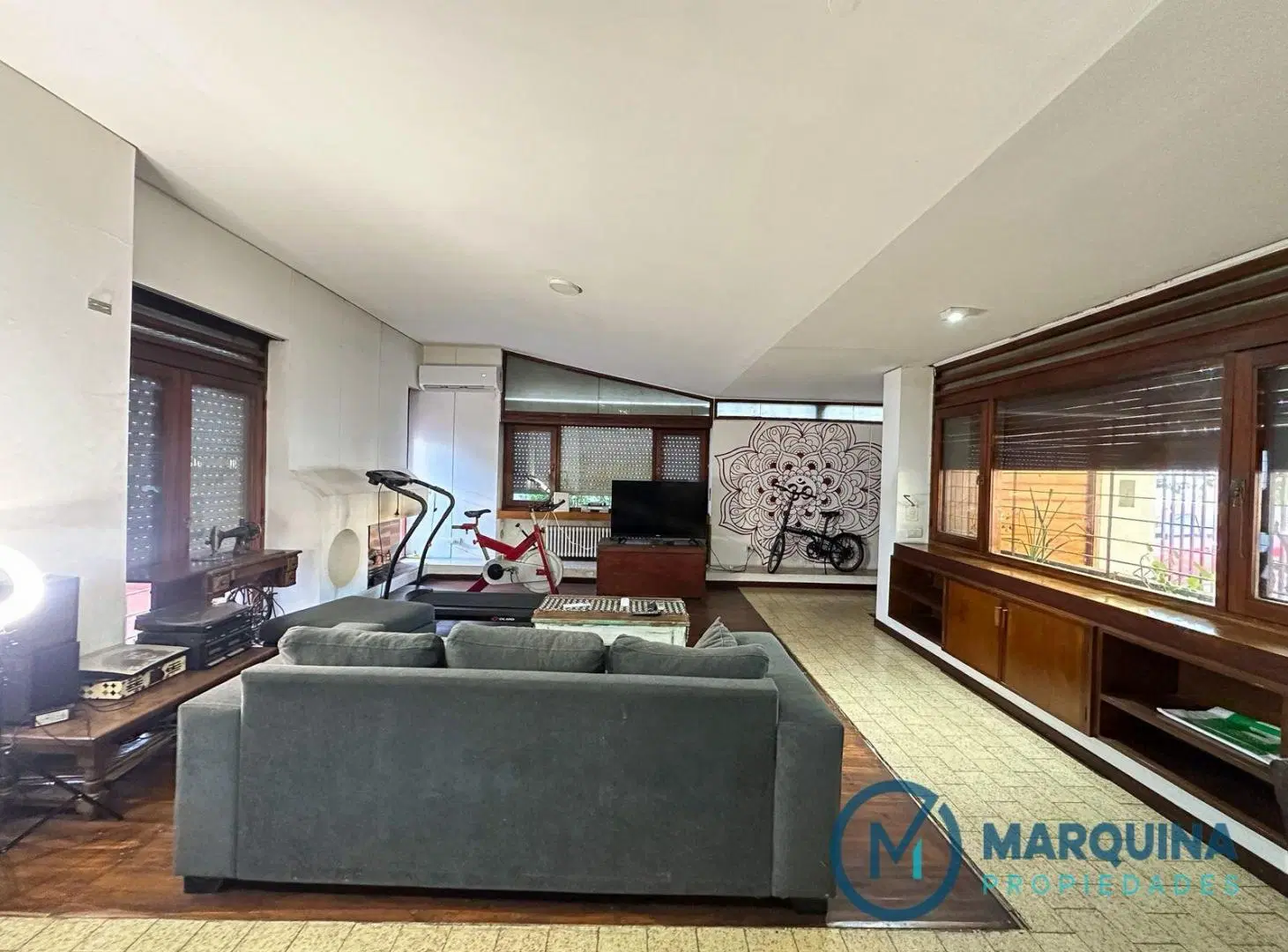 Casa en Venta con Amplio Lote Luis Guillon 5