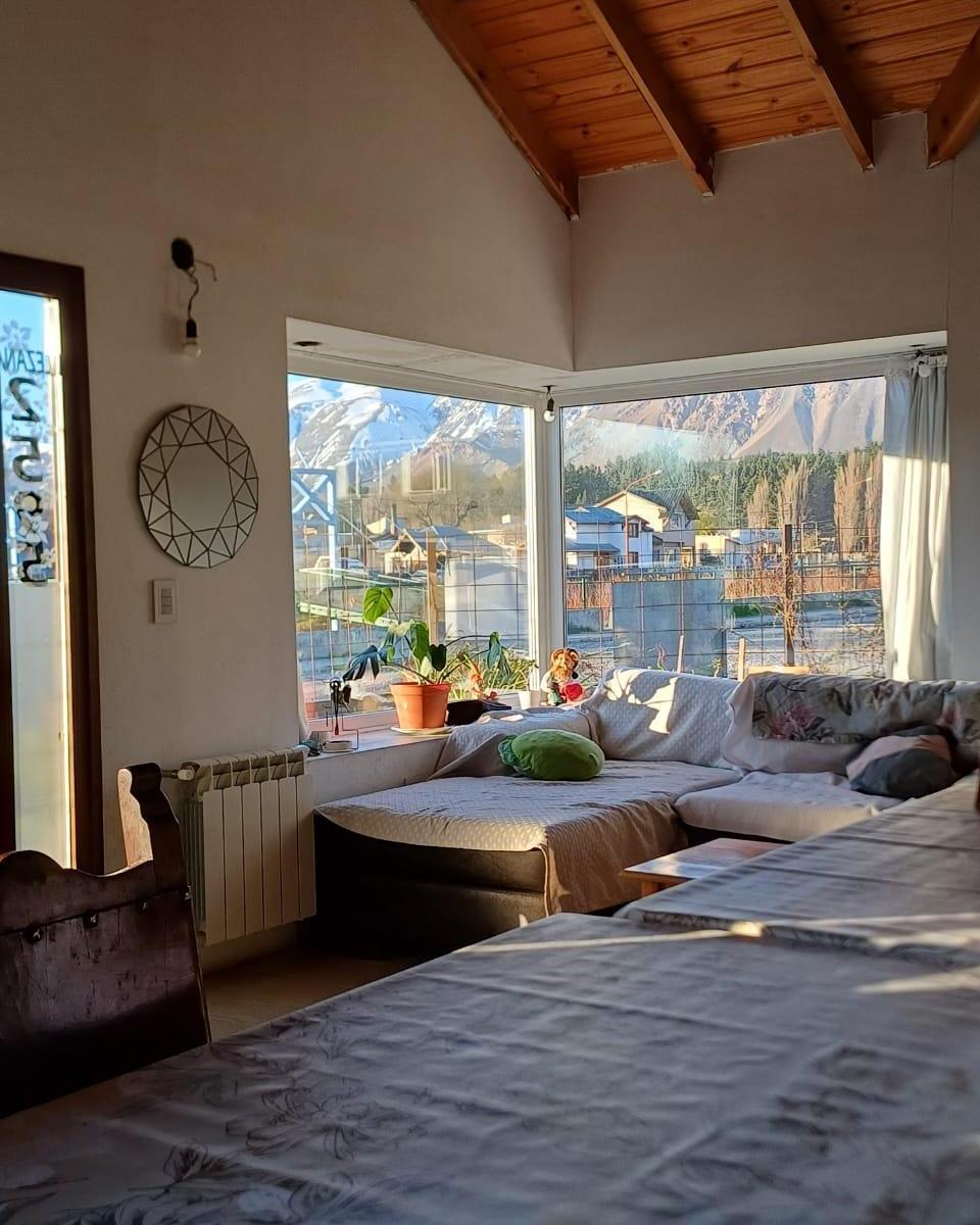 Casa Nueva. en Esquel. Pileta Natación. con Patio, Quincho y Estacionamiento. 3