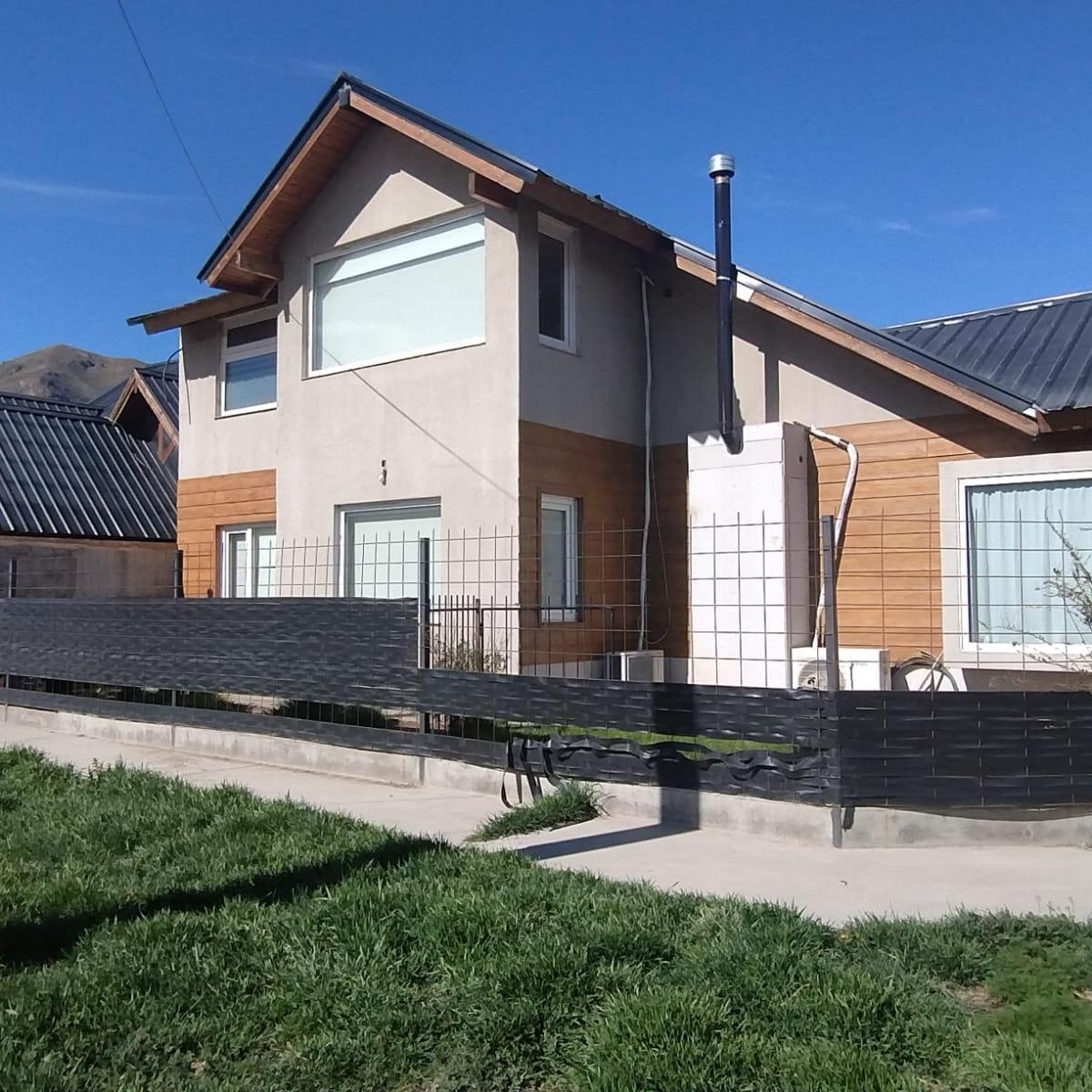 Casa Nueva. en Esquel. Pileta Natación. con Patio, Quincho y Estacionamiento. 1
