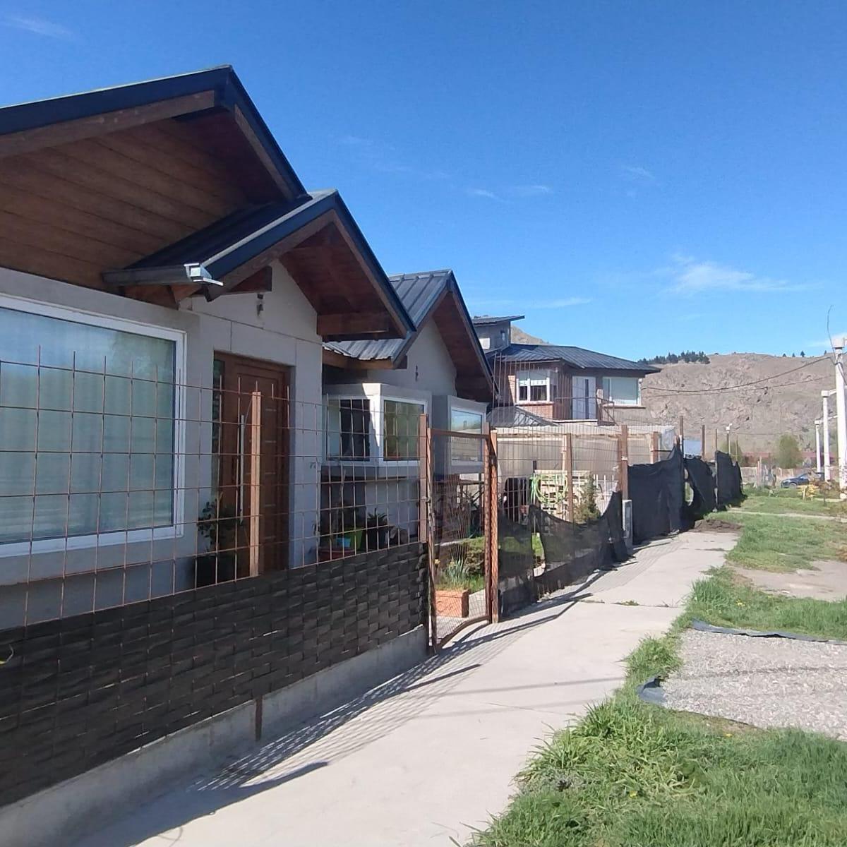 Casa Nueva. en Esquel. Pileta Natación. con Patio, Quincho y Estacionamiento. 5