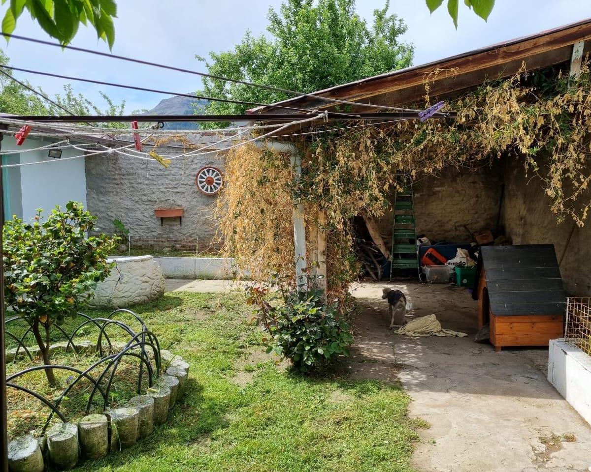 Casa Céntrica en Esquel. Tres Dorm., Quincho, Garaje y Patio. 1