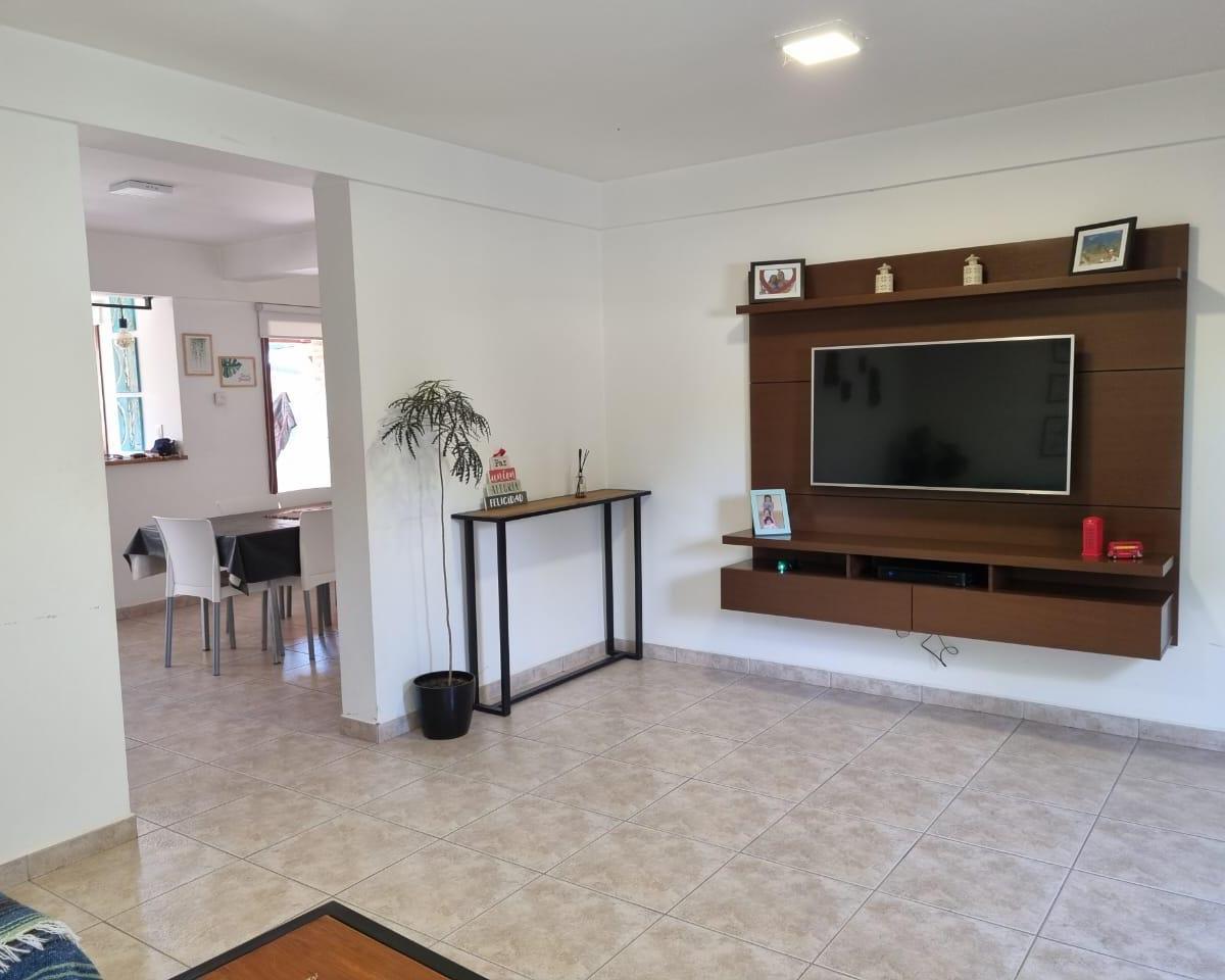 Casa de 5 Ambientes. Nueva en Esquel. Excelente Estado. 5
