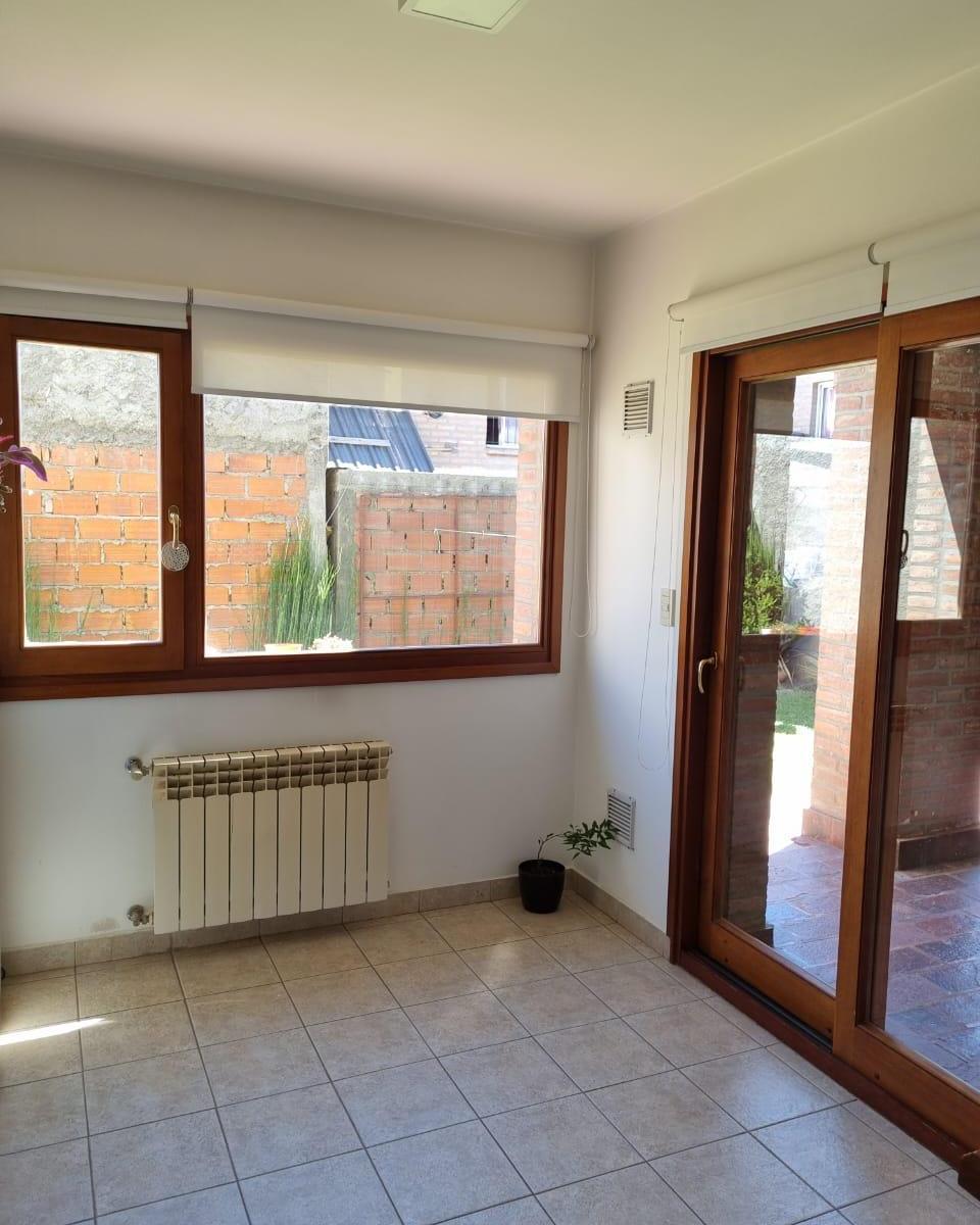 Casa de 5 Ambientes. Nueva en Esquel. Excelente Estado. 2