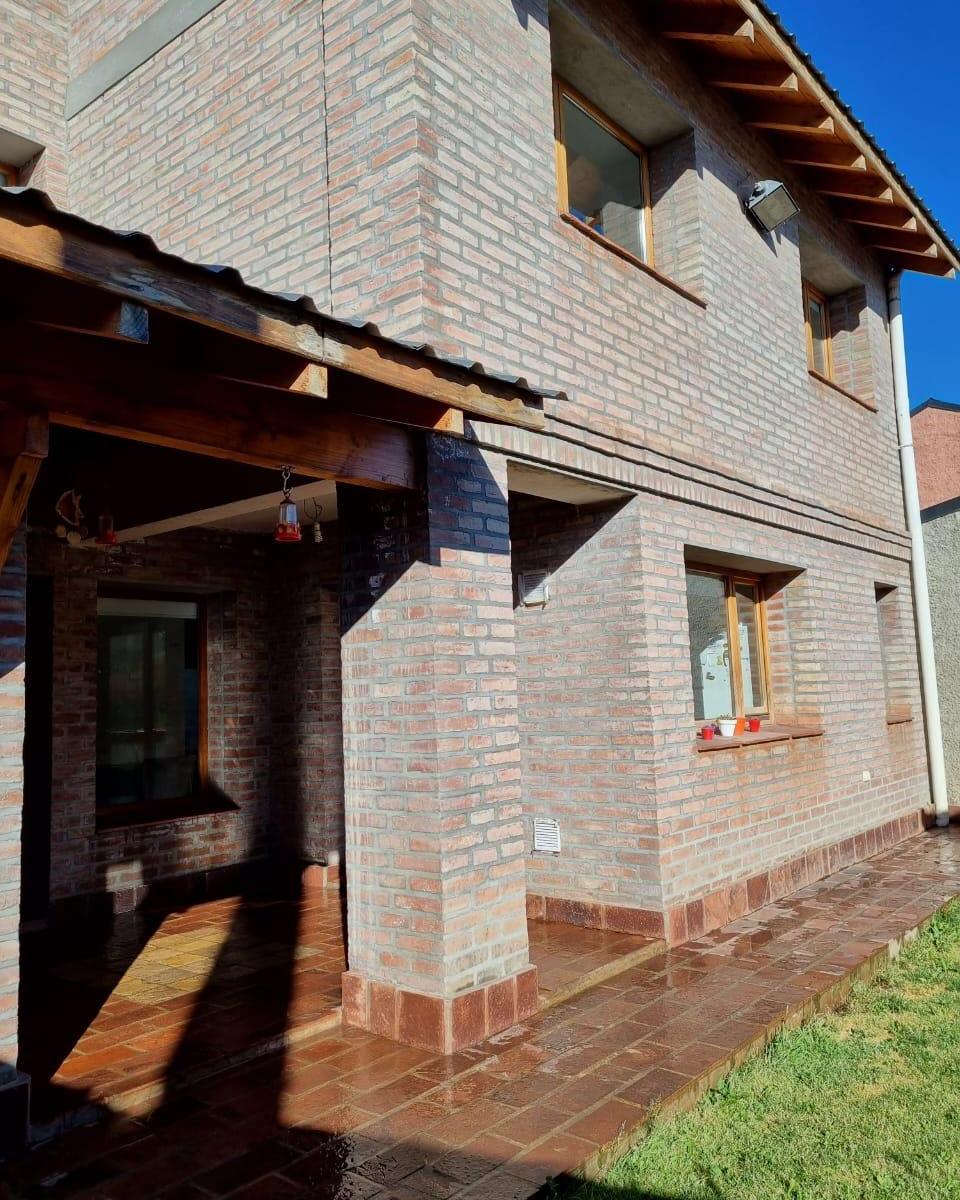 Casa de 5 Ambientes. Nueva en Esquel. Excelente Estado. 3