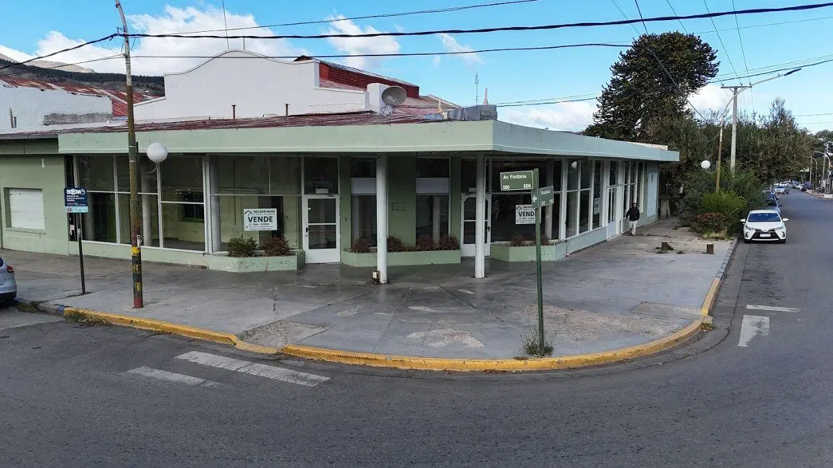 Venta local esquina céntrica Esquel. Oportunidad única. 2
