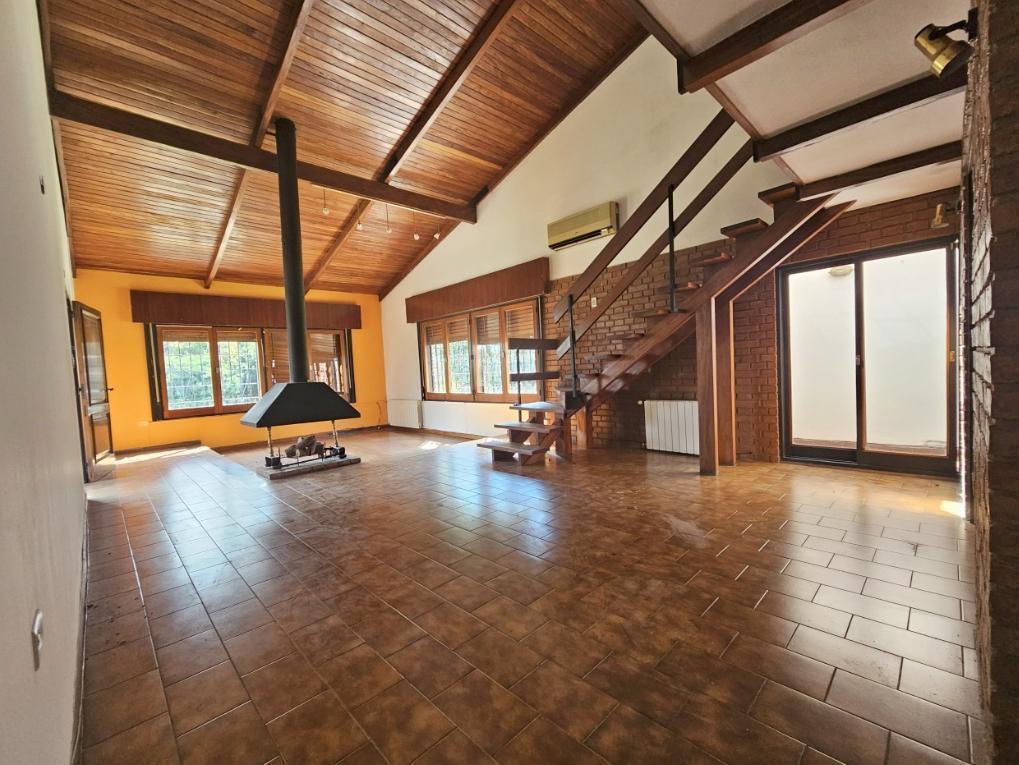 Oportunidad de casa con gran terreno en Arguello!!