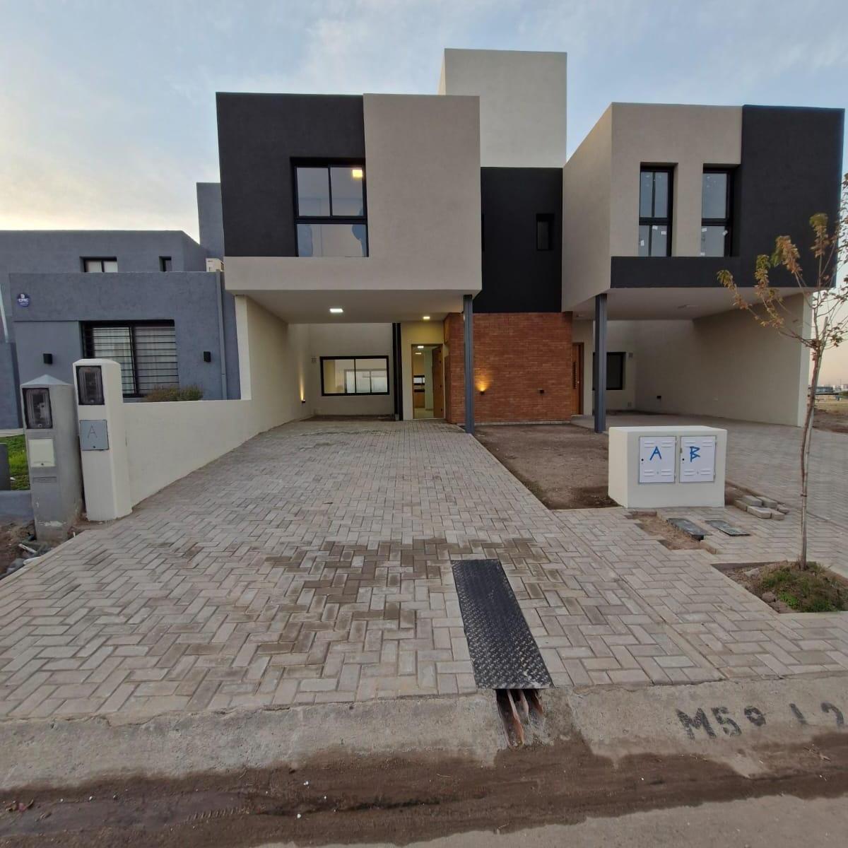 DUPLEX EN VENTA URBANIZACION DOCTA COCHERA