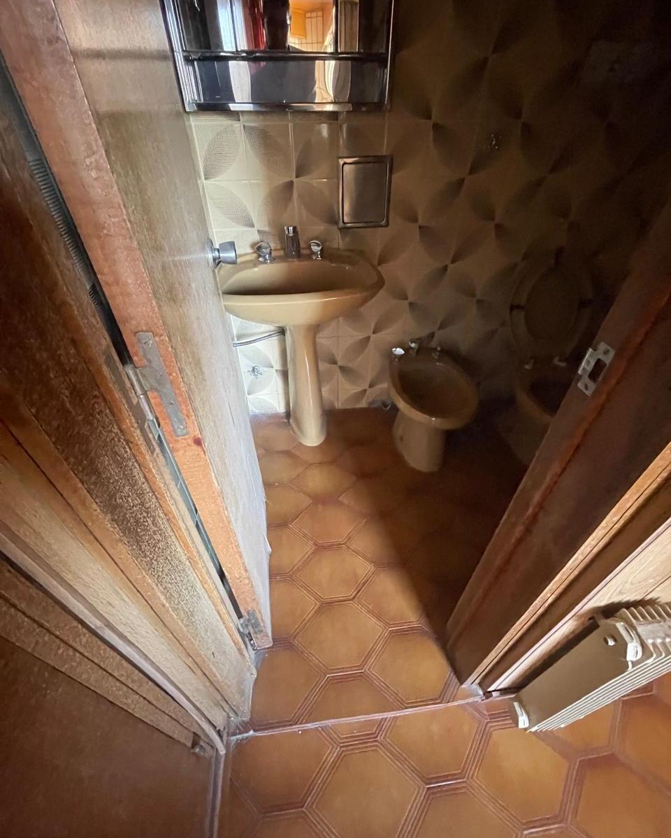 Av H Yrigoyen - 3 Dorm. Mas Servicio - Esc - Balcon - Cochera Doble 4