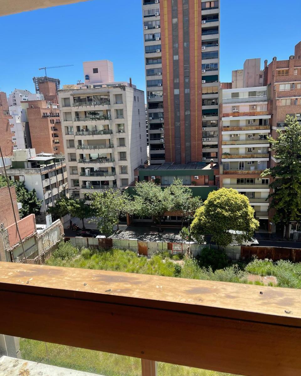 Av H Yrigoyen - 3 Dorm. Mas Servicio - Esc - Balcon - Cochera Doble 5