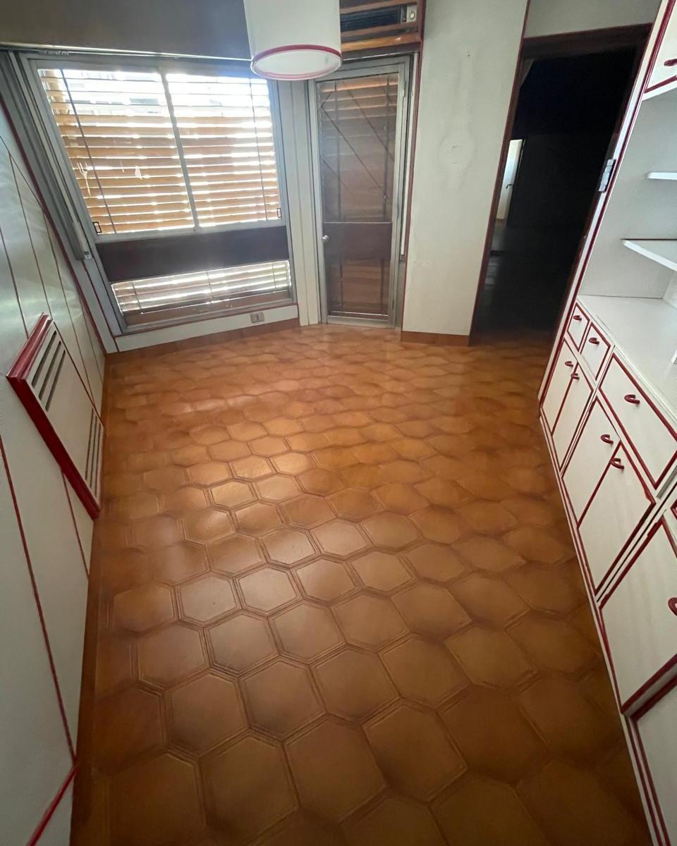 Av H Yrigoyen - 3 Dorm. Mas Servicio - Esc - Balcon - Cochera Doble 1