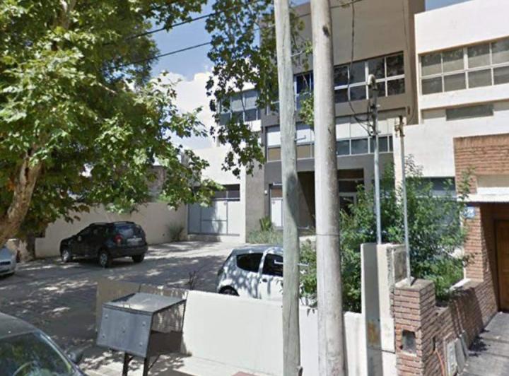 B CERRO DE LAS ROSAS OFICINA CON COCHERA  A MEDIA CUADRA DE AV. RAFAEL NUÑEZ 1