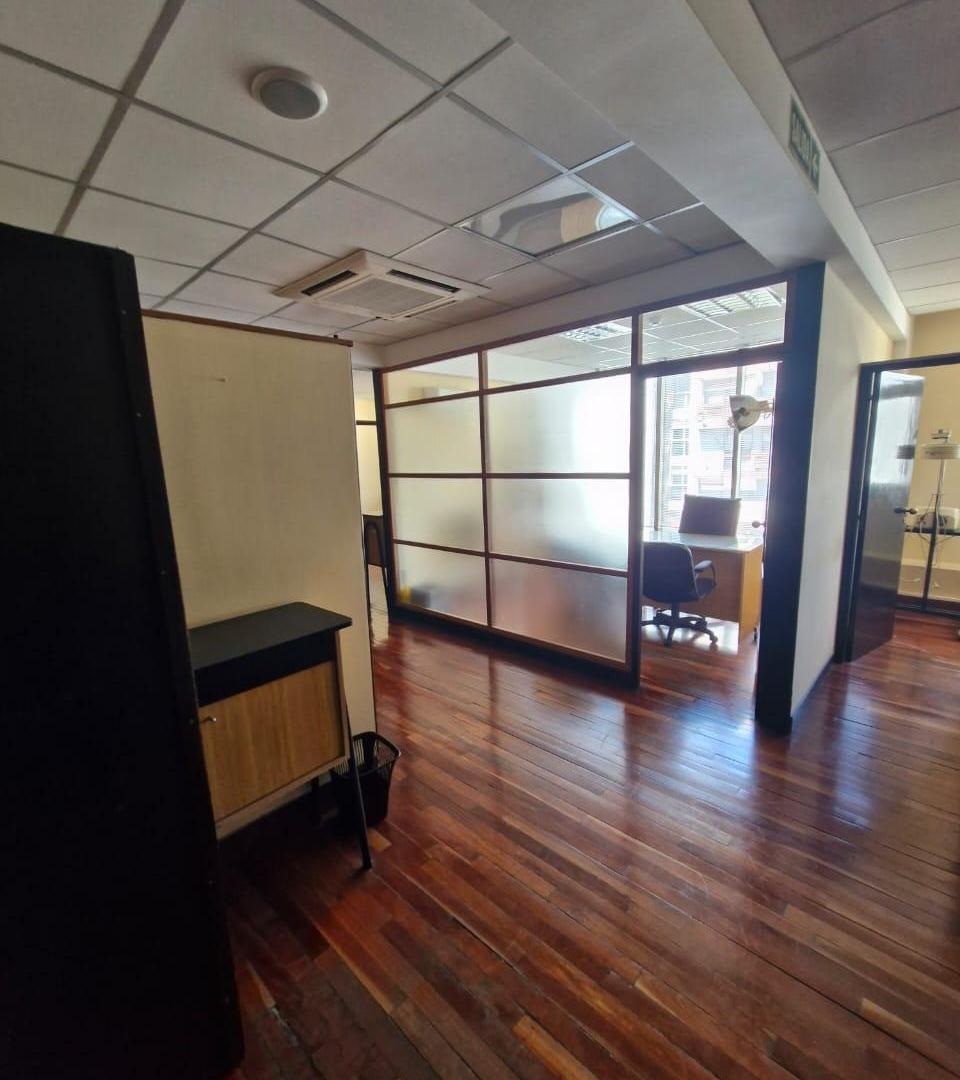 Oficina en Alquiler - Av. Colón Centro - Equipada