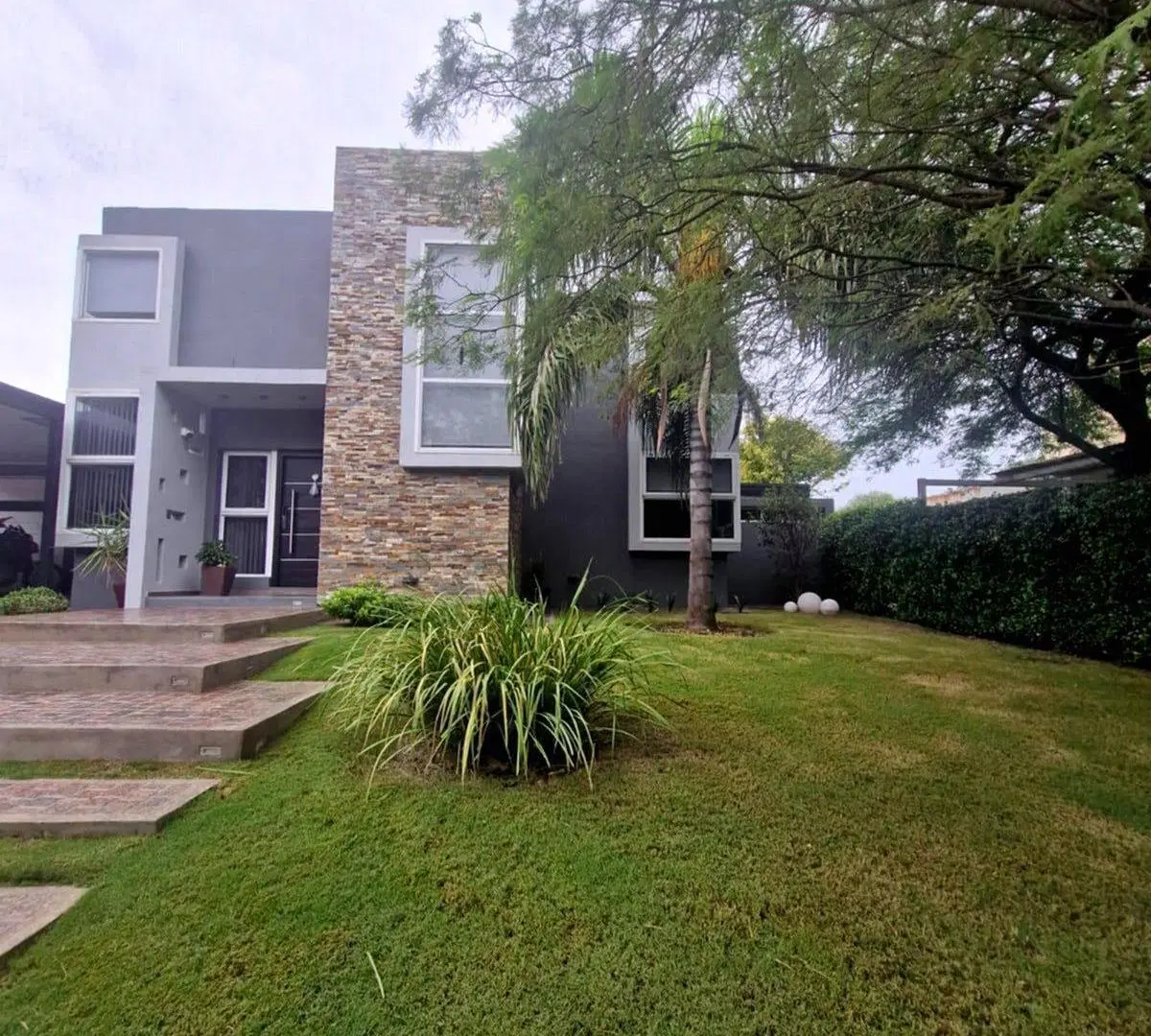 EXCELENTE CASA 3 DORM EN VALLE ESCONDIDO  BARRIO EL BALCÓN CON PISCINA 3