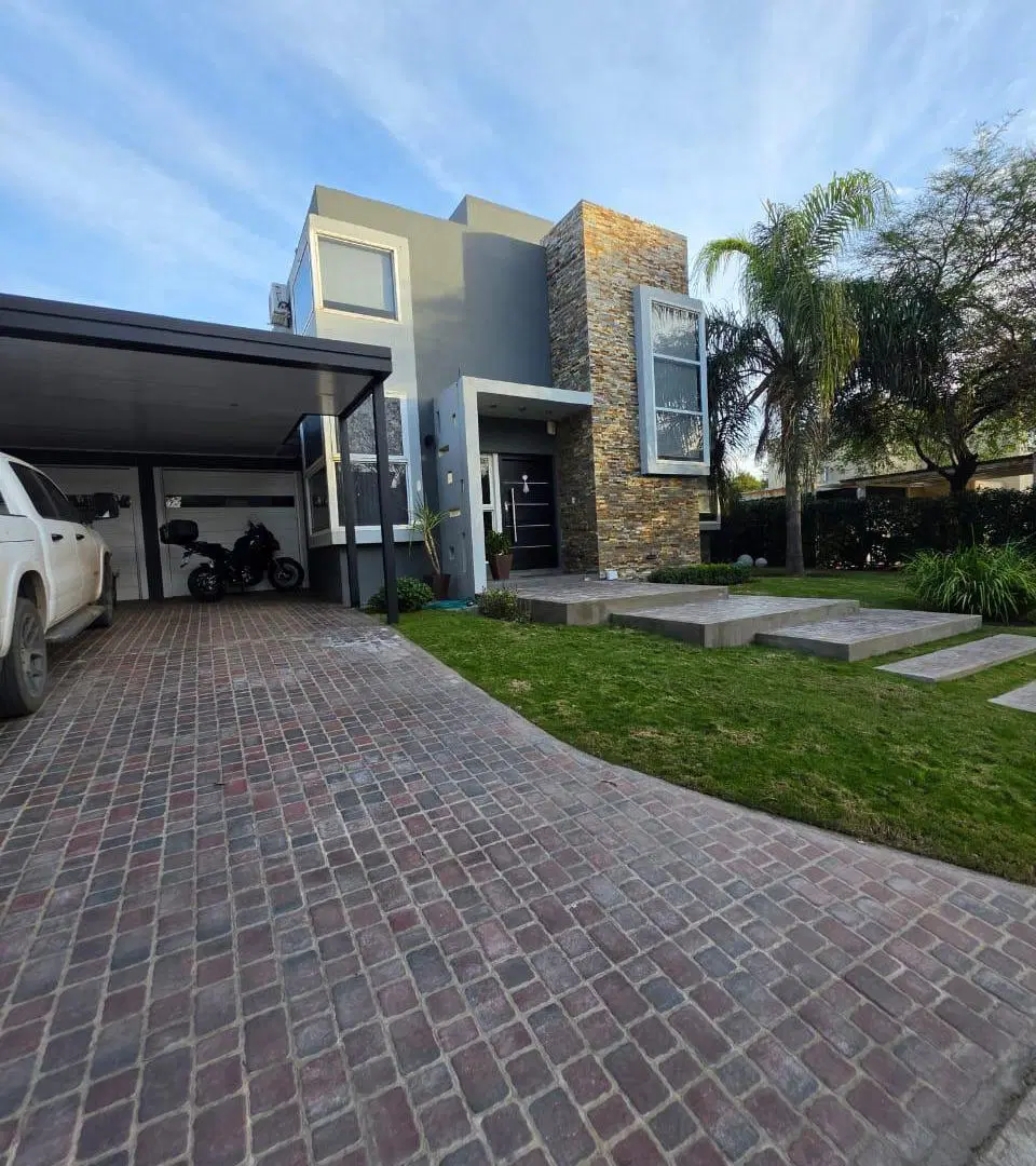 EXCELENTE CASA 3 DORM EN VALLE ESCONDIDO BARRIO EL BALCÓN CON PISCINA 3