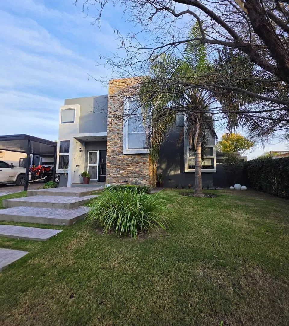 EXCELENTE CASA 3 DORM EN VALLE ESCONDIDO BARRIO EL BALCÓN CON PISCINA 4