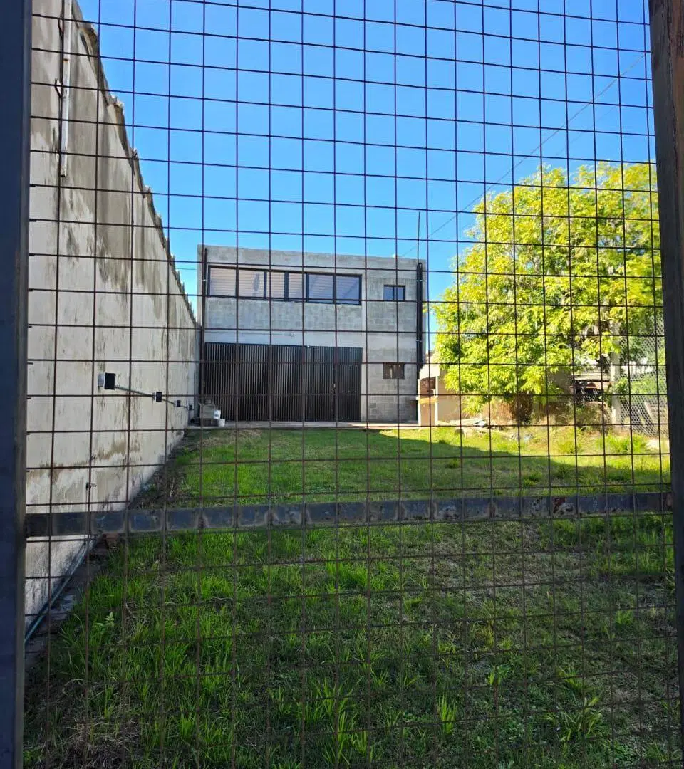 ALQUILER OFICINA CON PLAYON EN SAN VICENTE 5
