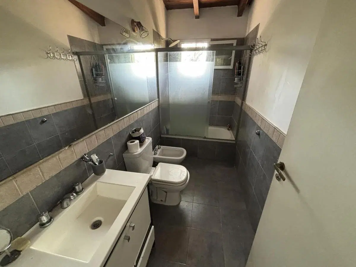 VENTA LA ARBOLEDA 3 DORM  3 NIVELES CON PILETA GARAGE PARA 6 AUTOS 4