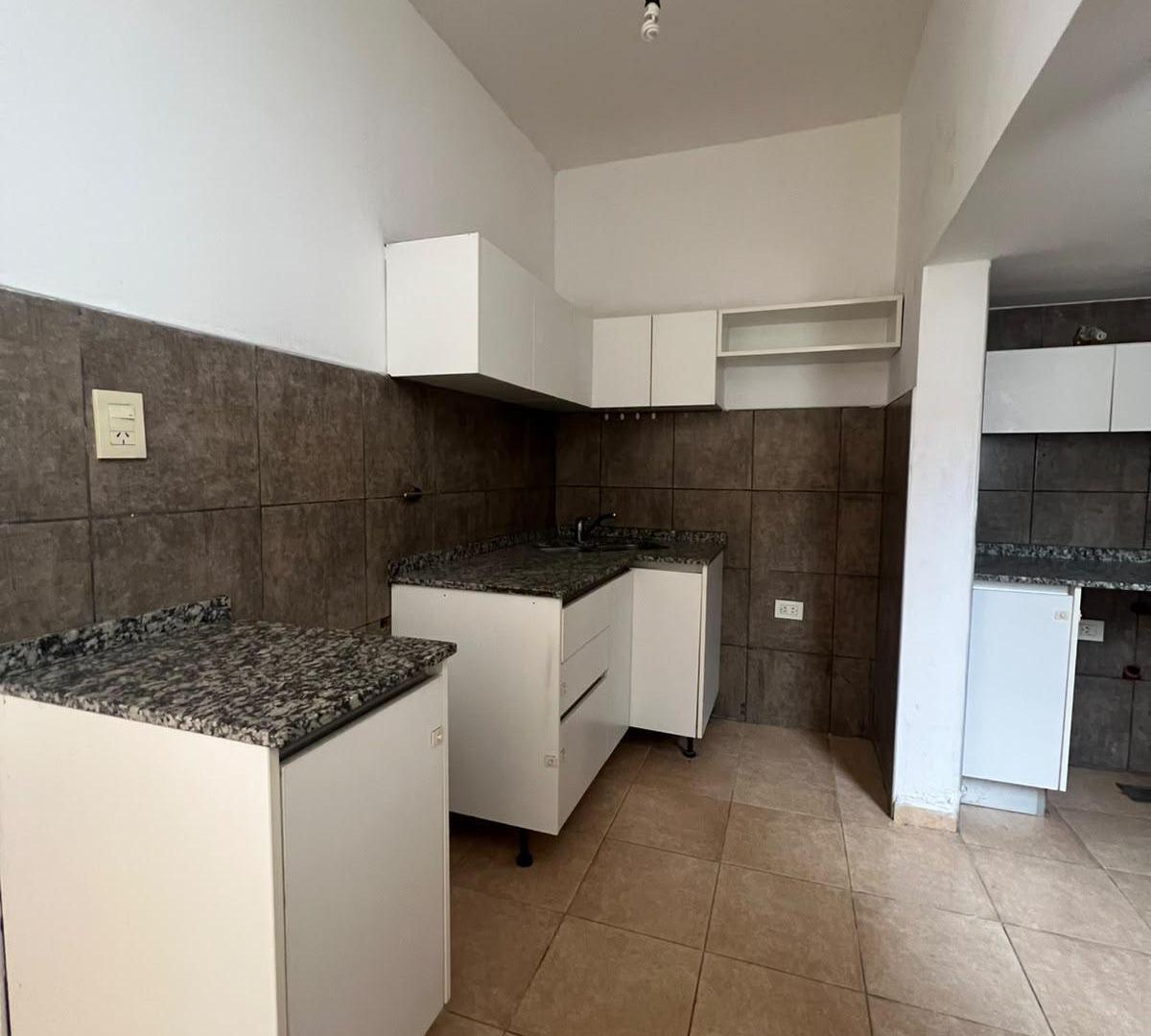 Foto de VENTA DEPARTAMENTO PLANTA BAJA 1 DORMITORIO BARRIO ZUMARAN CON COCHERA, imagen 3